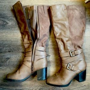 Brown boots size 8.5. Knee height